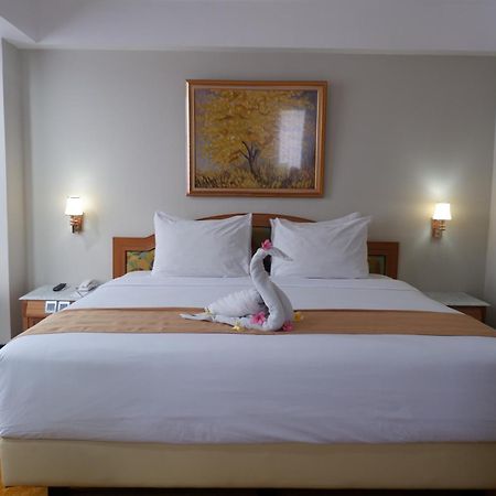 Hotel Horison Ultima Bandung Esterno foto